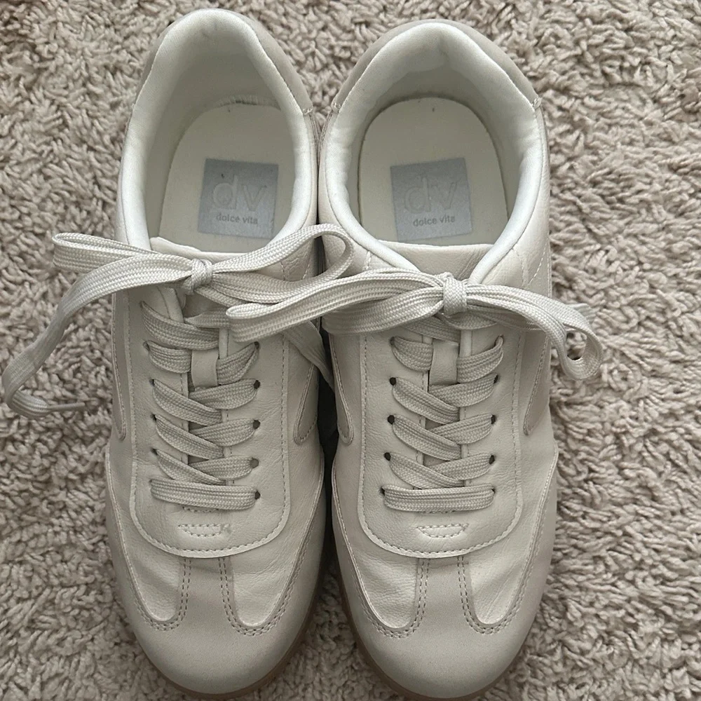 EUC size 7 DV by Dolce Vita White Sneakers - Picture 3 of 9